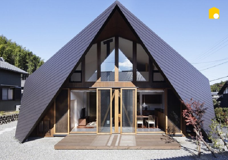 треугольный дом